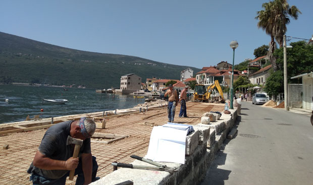 ЗАБРАНА СТУПИЛА НА СНАГУ: Обустављени радови у Херцег Новом, а плаже неуређене
